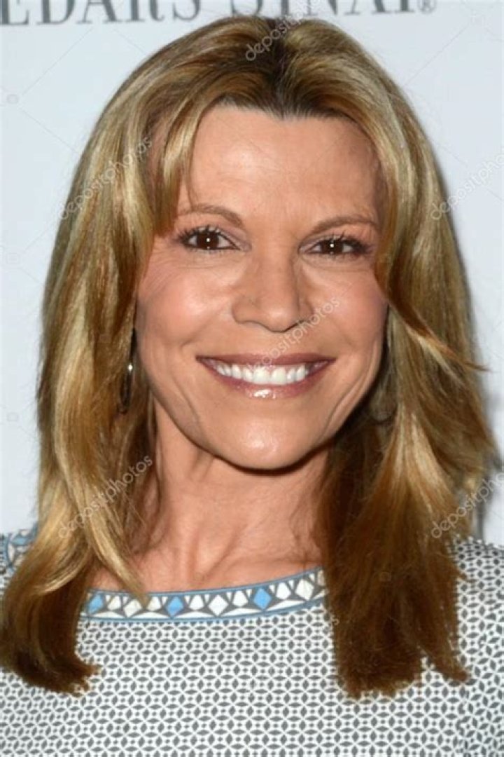 Vanna White Height, Weight, Measurements, Bra Size, Shoe Size